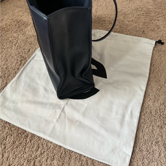 AUTHENTIC TELFAR Navy blue medium bag. Slightly worn with dust bag. - Picture 4 of 5